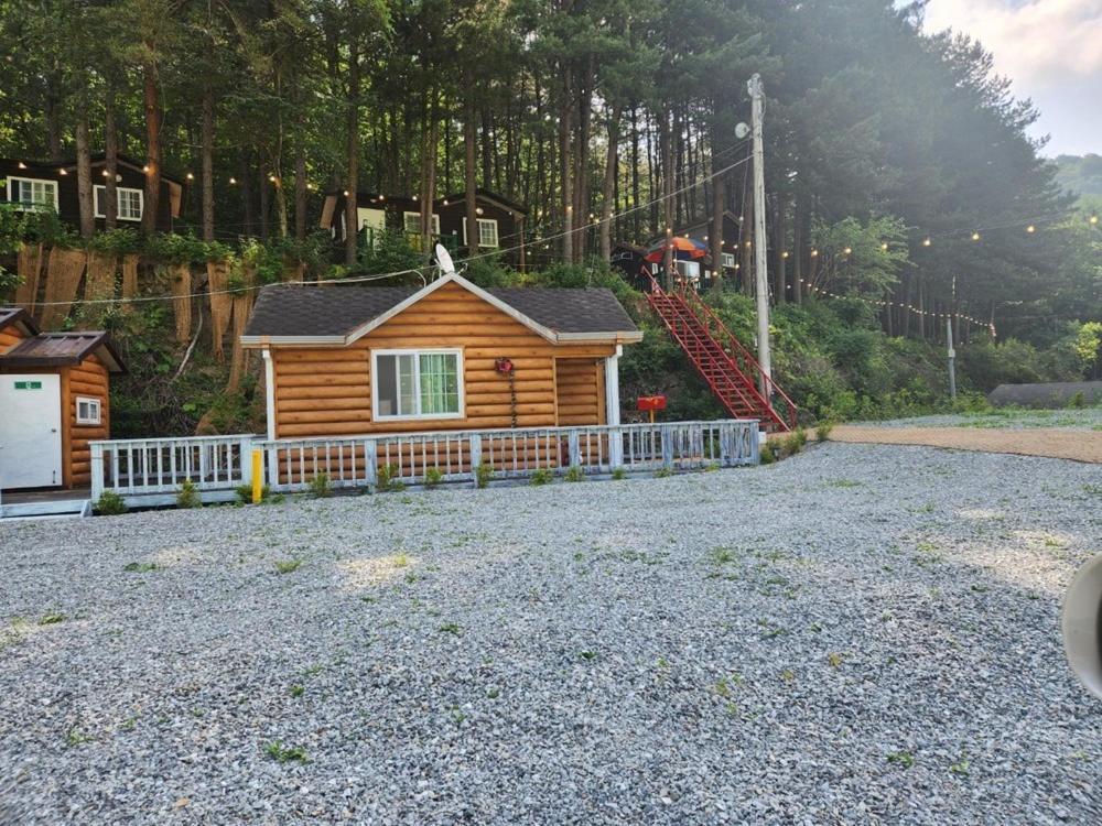 Hongcheon Gongjaksan Recreational Forest Pension Экстерьер фото