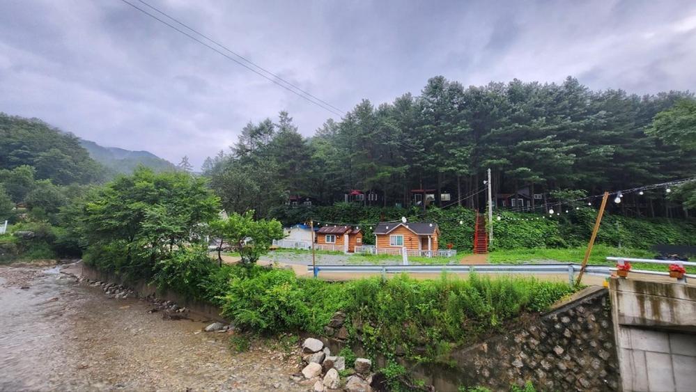 Hongcheon Gongjaksan Recreational Forest Pension Экстерьер фото